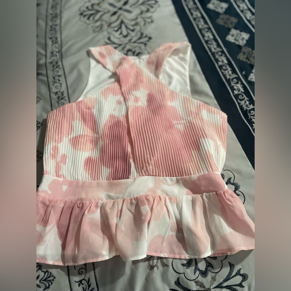 New Express that front pleated top. Size small - Picture 2 of 8